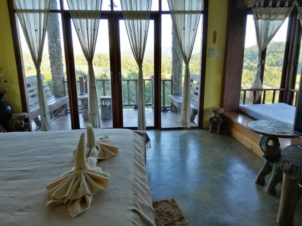Postel nebo postele na pokoji v ubytování Khunyuam Resort