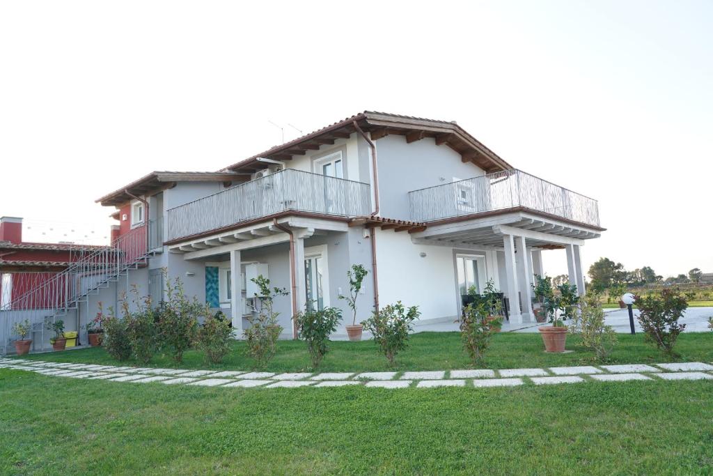 una casa con balcone sopra di Imperial casa vacanze a Ladispoli