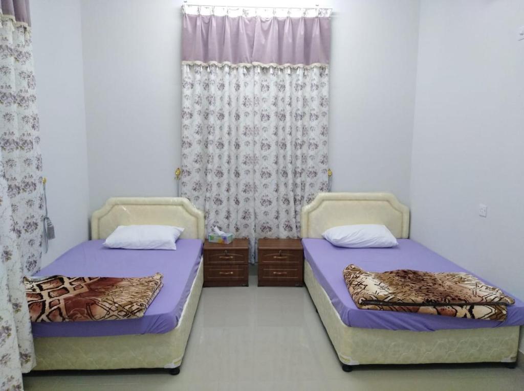 Postel nebo postele na pokoji v ubytování Dar ALHamra Inn
