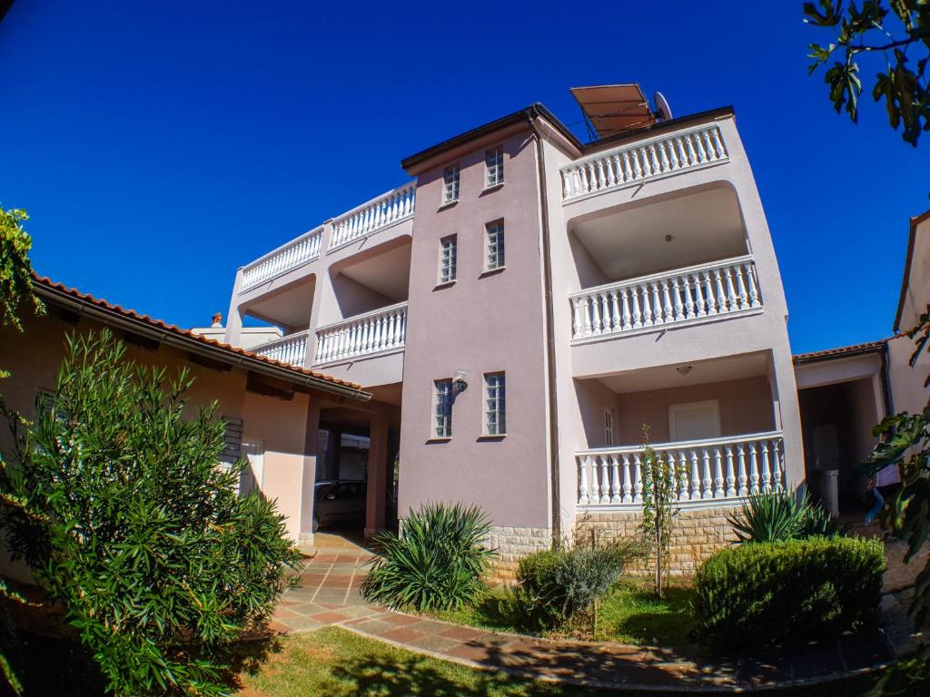 Budova, v ktorej sa apartmán nachádza
