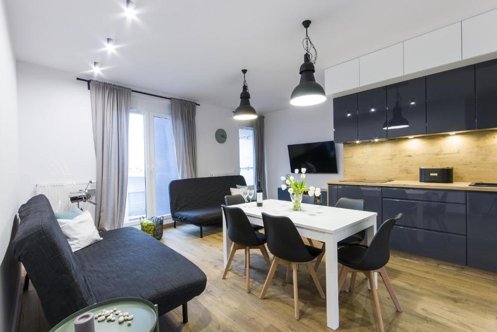 Kuchyňa alebo kuchynka v ubytovaní Nowy Apartament Atal Tower - Garaż - Taras Widokowy - Centrum