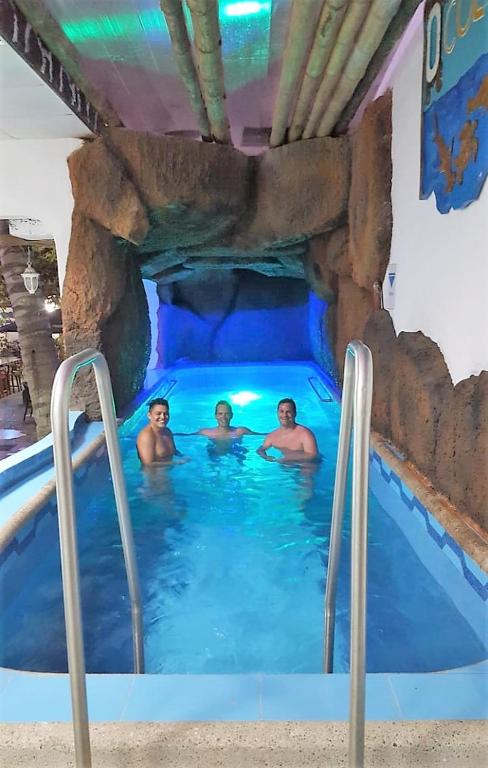 Bazén v ubytování Hotel Coloma Galapagos nebo v jeho okolí