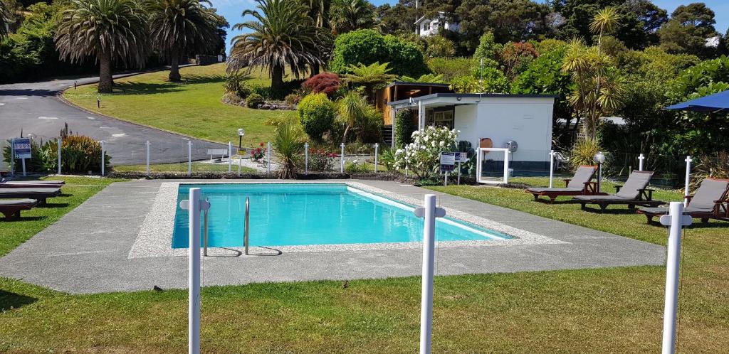 Bazén v ubytování Aloha Seaview Resort Motel nebo v jeho okolí