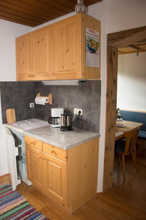 Kuchyň nebo kuchyňský kout v ubytování BIO-Bergbauernhof Ederhias