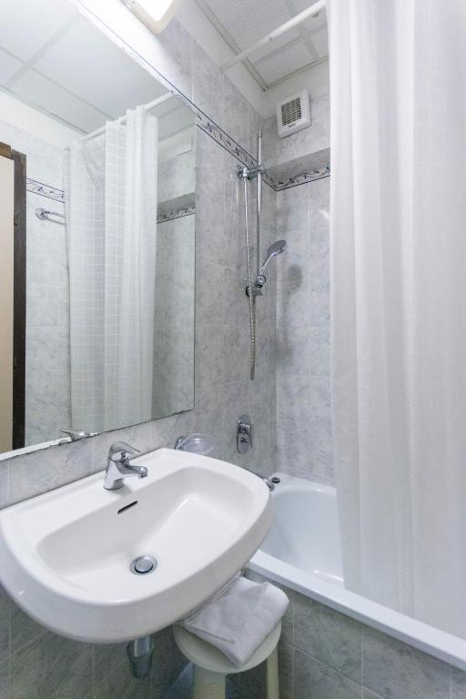 Koupelna v ubytování Hotel Rex