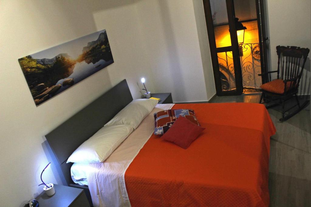 A bed or beds in a room at Daniel House