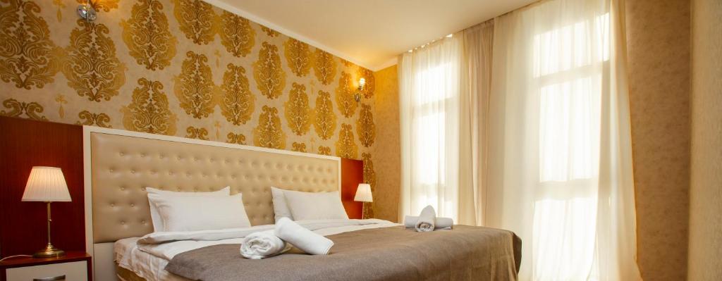 A bed or beds in a room at Aparthotel Holiday Lux Batumi