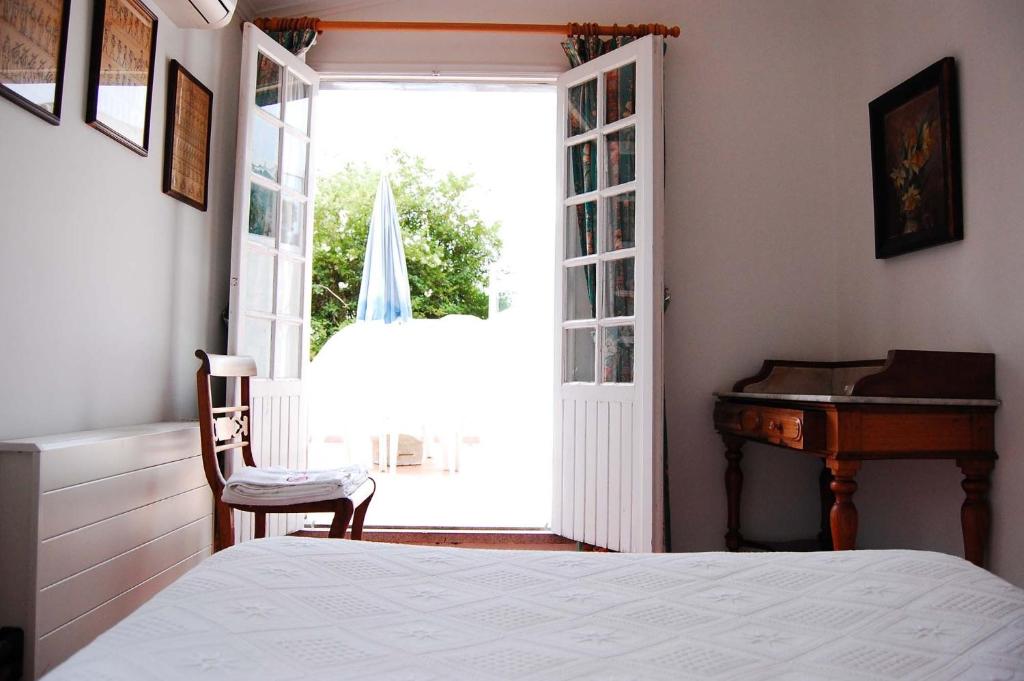 Uma cama ou camas num quarto em Casa de Esteiro
