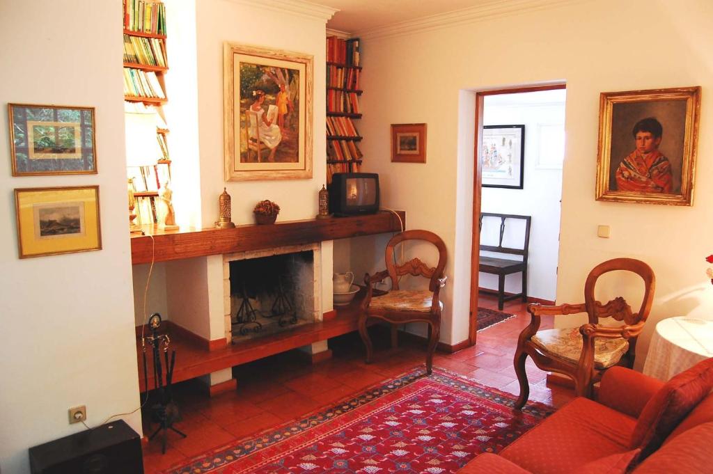 Uma área de estar em Casa de Esteiro