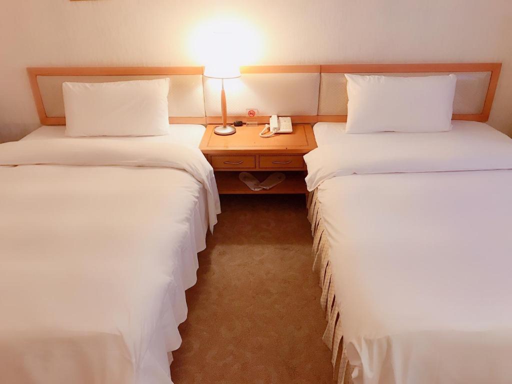 Postel nebo postele na pokoji v ubytování The Koos Hotel