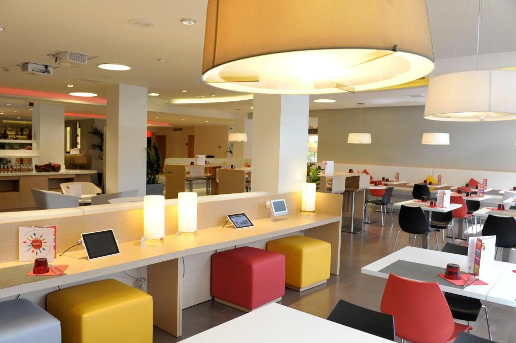 Restaurace v ubytování Ibis Cornella