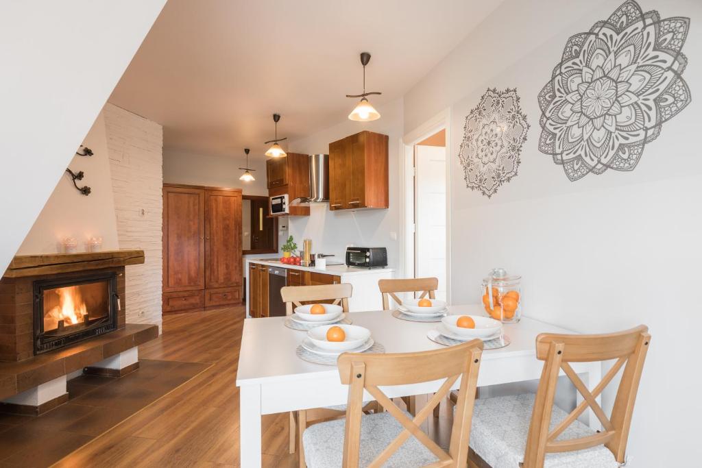 Kuchyňa alebo kuchynka v ubytovaní Apartamenty Smrekowa Zakopane