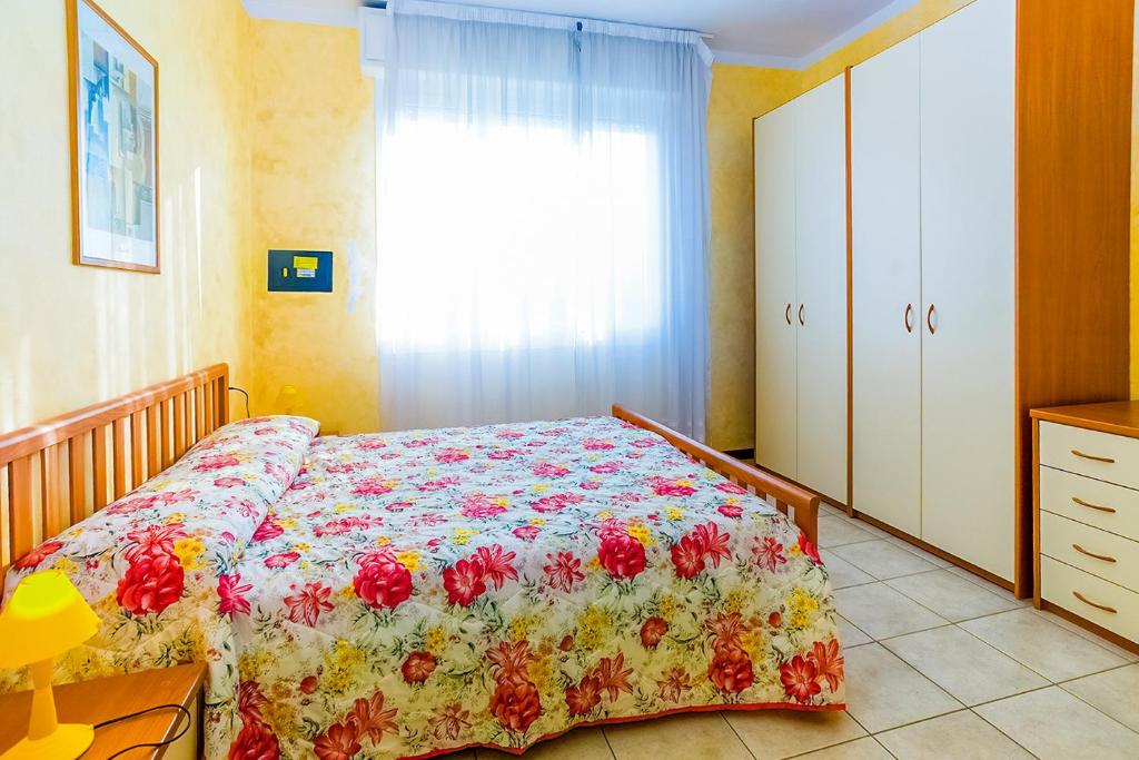 A bed or beds in a room at Pia del Faro