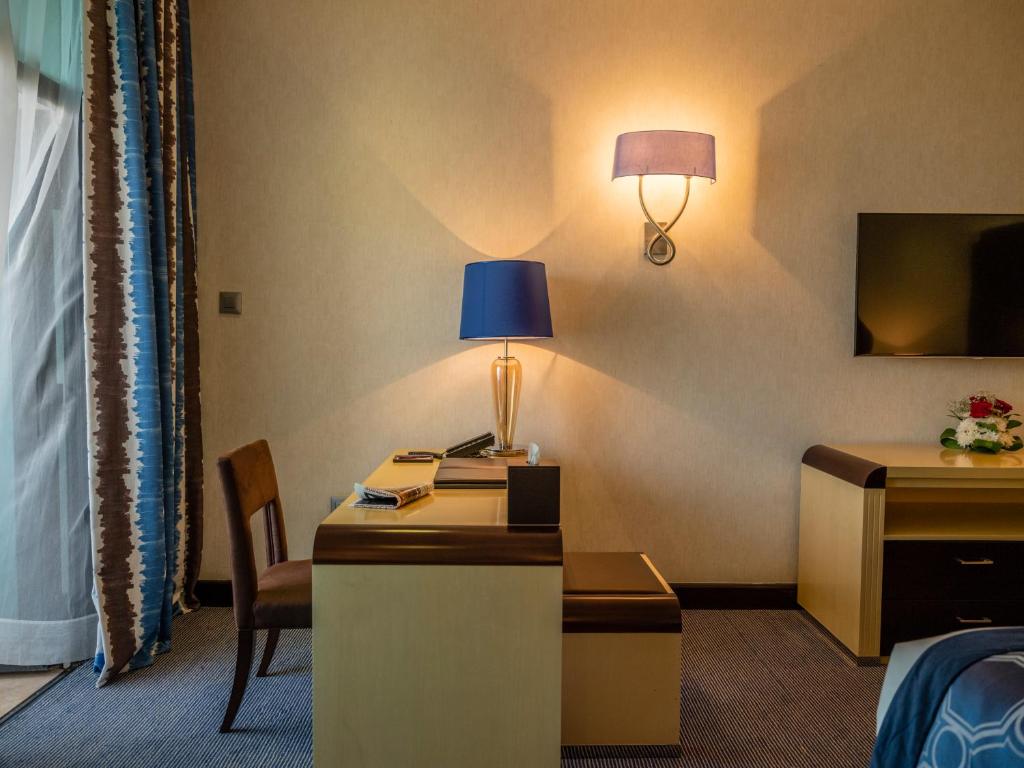 TV a/nebo společenská místnost v ubytování Retaj Salwa Resort & Spa
