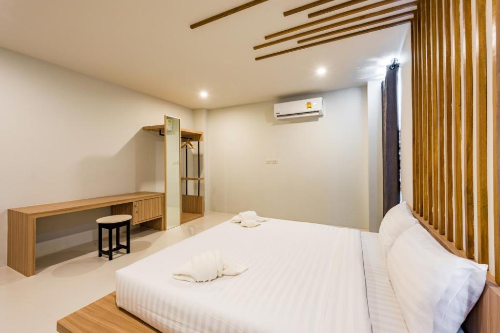 Postel nebo postele na pokoji v ubytování Phuket Marine Poshtel - SHA Plus