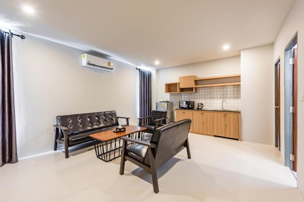 Kuchyň nebo kuchyňský kout v ubytování Phuket Marine Poshtel - SHA Plus