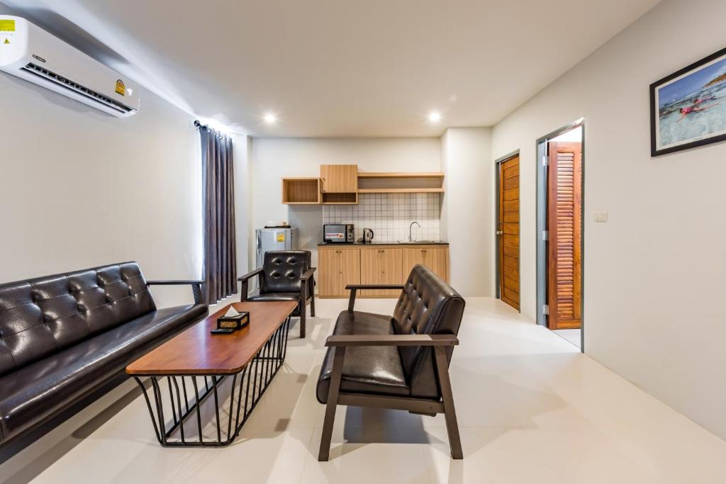 Kuchyň nebo kuchyňský kout v ubytování Phuket Marine Poshtel - SHA Plus