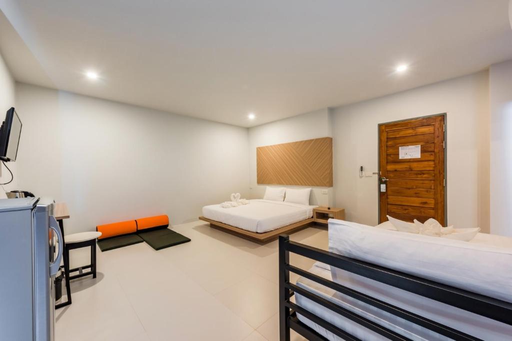 Postel nebo postele na pokoji v ubytování Phuket Marine Poshtel - SHA Plus