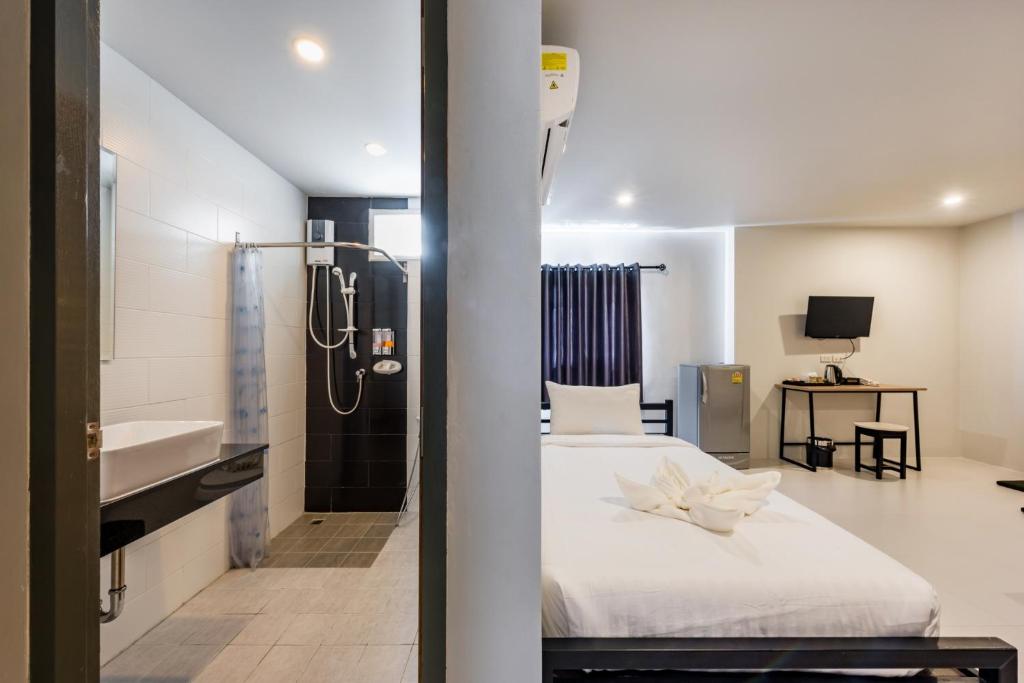 Postel nebo postele na pokoji v ubytování Phuket Marine Poshtel - SHA Plus