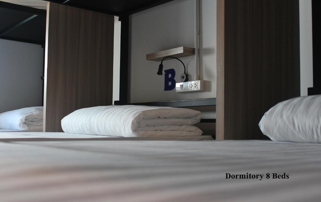 Postel nebo postele na pokoji v ubytování Phuket Marine Poshtel - SHA Plus