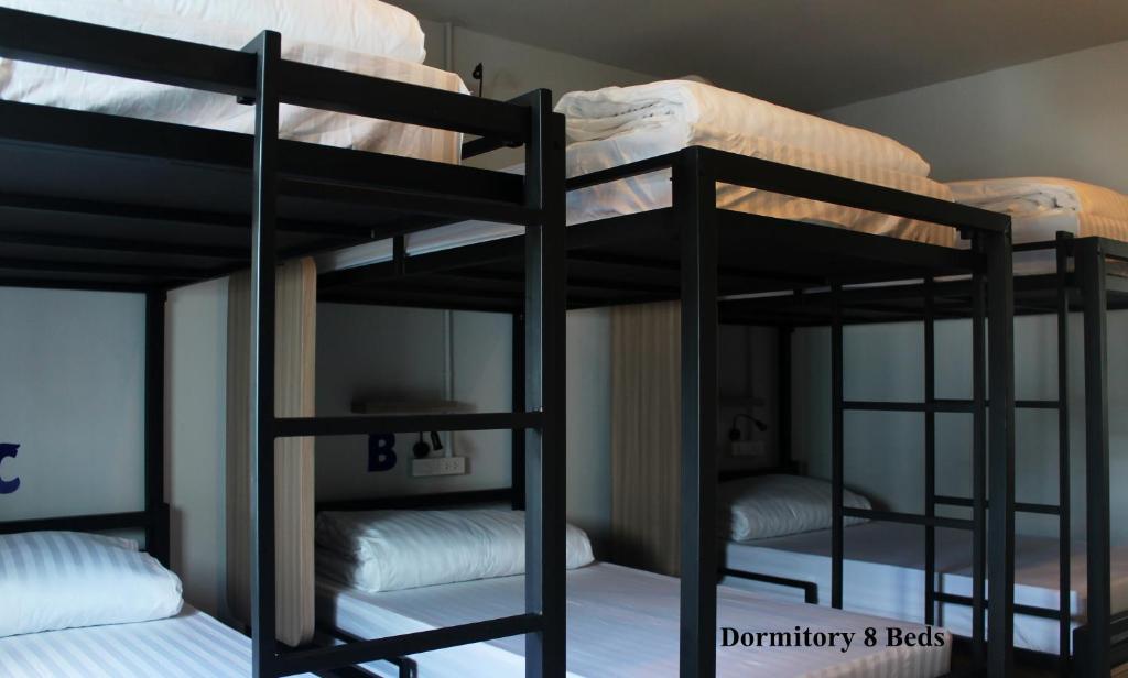 Postel nebo postele na pokoji v ubytování Phuket Marine Poshtel - SHA Plus