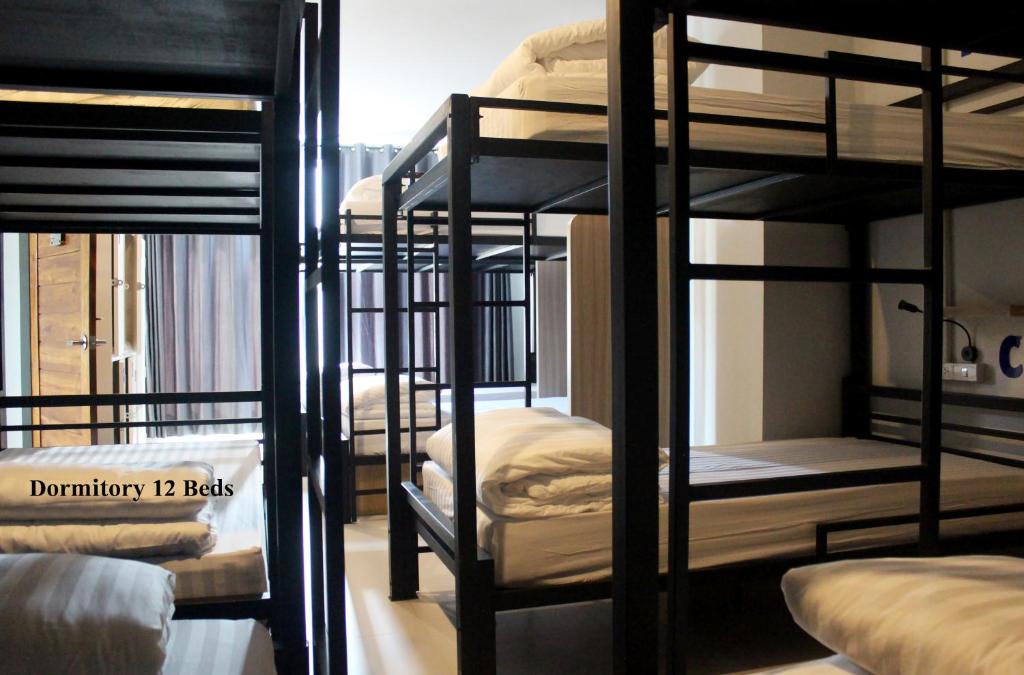 Postel nebo postele na pokoji v ubytování Phuket Marine Poshtel - SHA Plus