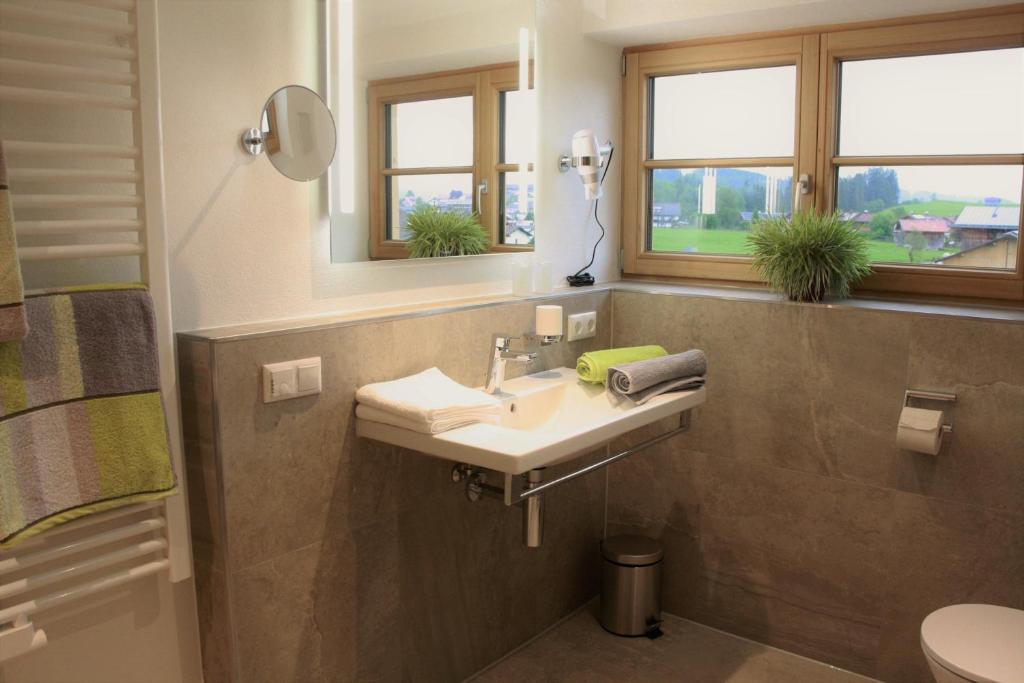 Koupelna v ubytování Landhaus Alpenhof