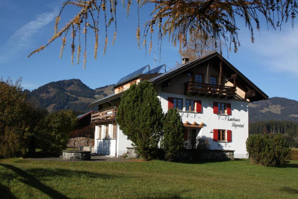 Nespecifikovaný výhled na hory nebo výhled na hory při pohledu z apartmánu