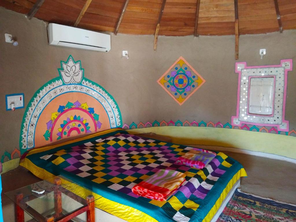 Dětský klub v ubytování Kutir Craft Village Resort