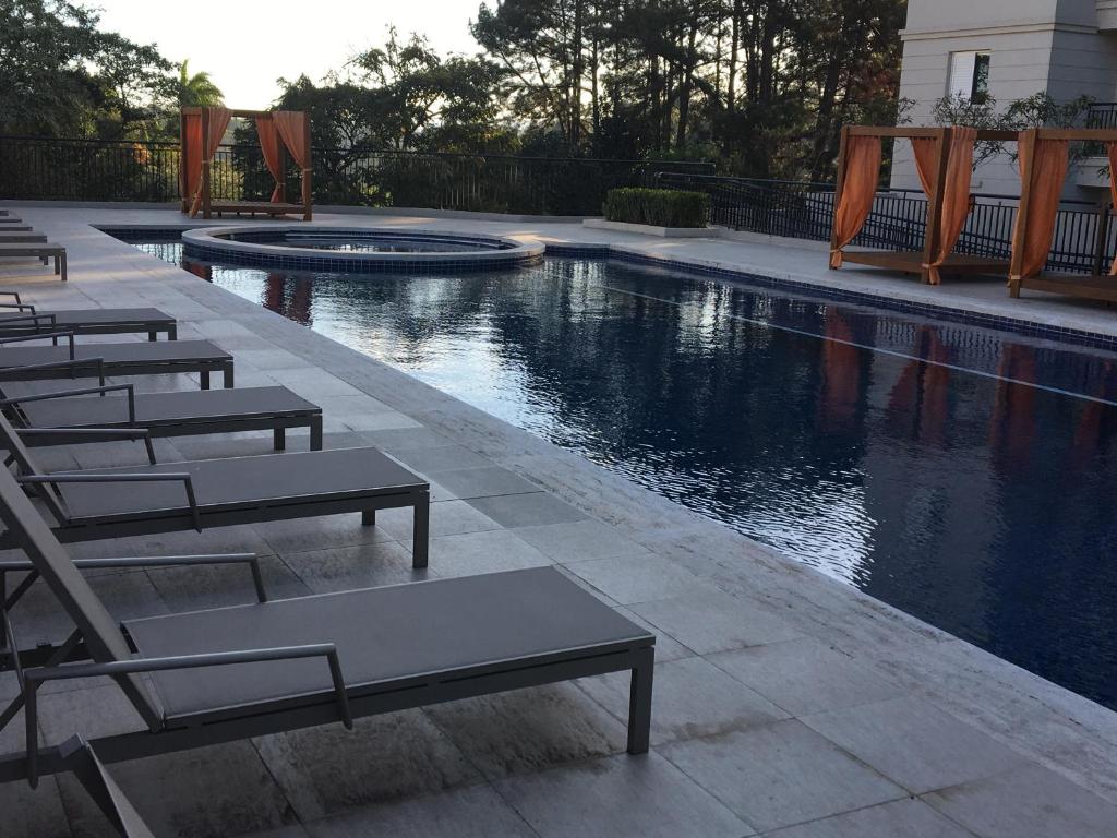  Apartamento novíssimo em Granja Viana