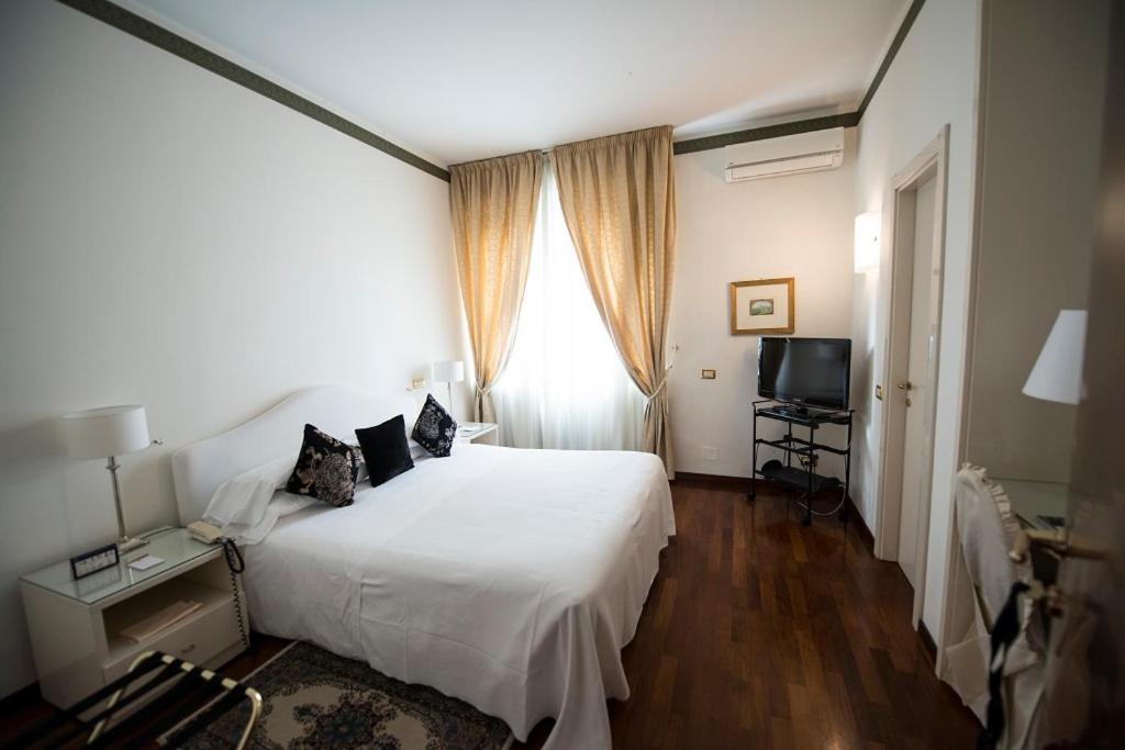 Postel nebo postele na pokoji v ubytování Grand Hotel Passetto