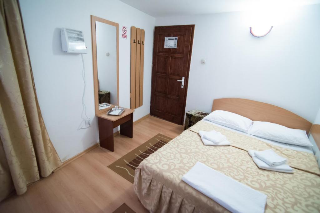 Letto o letti in una camera di Pensiunea Melisa