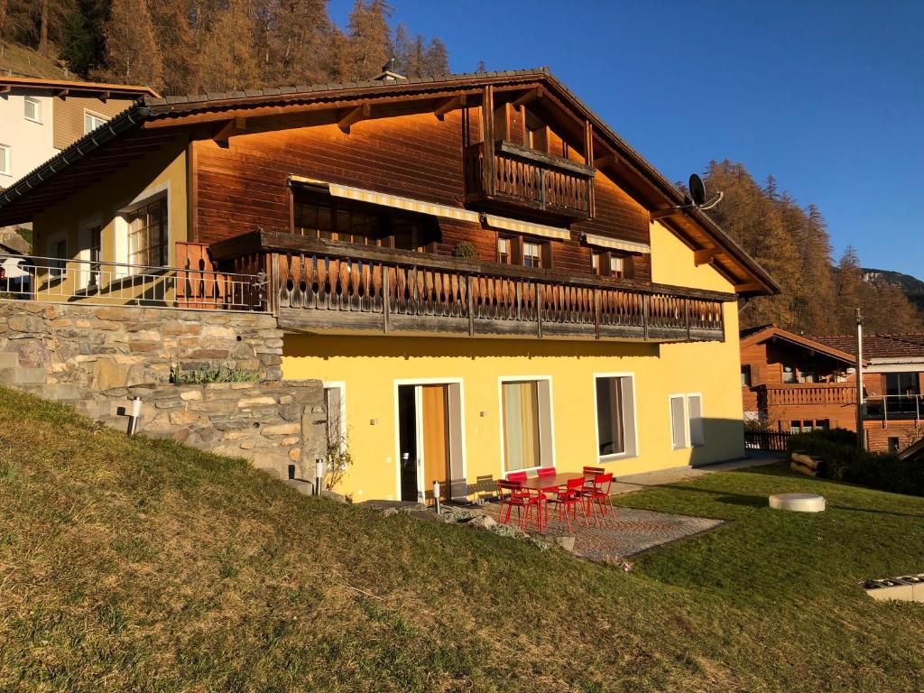 Zgradba, v kateri se nahaja apartma