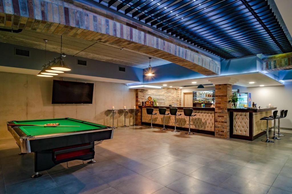 Biliardový stôl v ubytovaní Hotel Paryski Art & Business Zakopane - Basen Jacuzzi Sauna Małpi Gaj