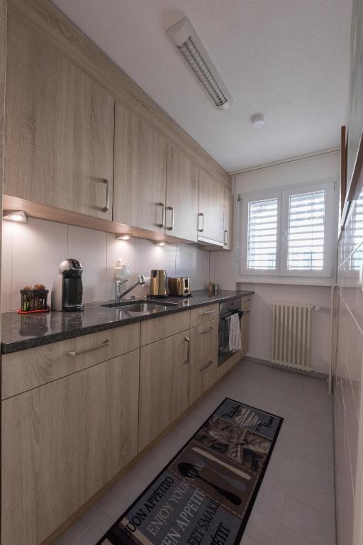 Kuchyň nebo kuchyňský kout v ubytování Muhusin Apartments