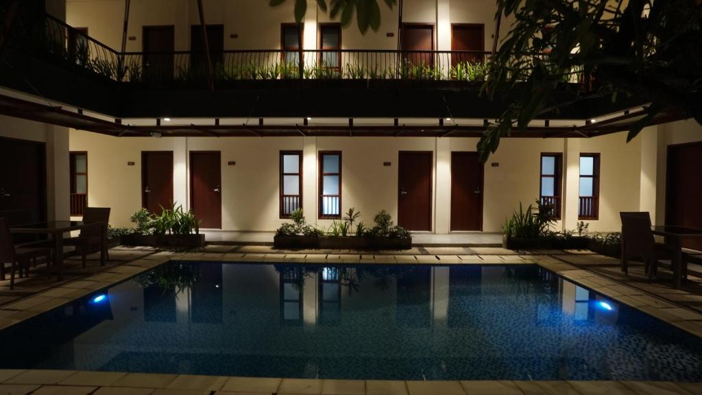 Bazén v ubytování RedDoorz near Legian Street nebo v jeho okolí