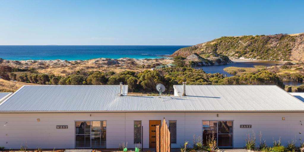 Gallery image of Middle River Beach House - East & West House in Stokes Bay