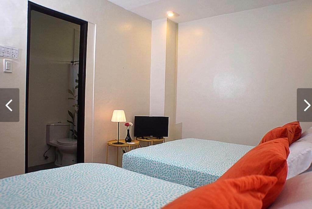 Postel nebo postele na pokoji v ubytování The Guest House Laoag