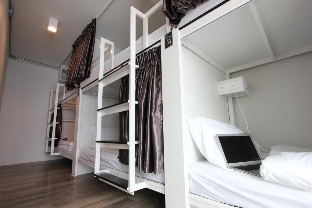 Giường trong phòng chung tại Diff Hostel