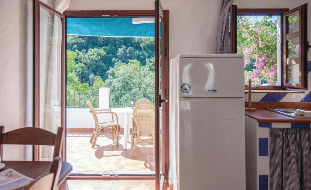 a kitchen with a refrigerator and a patio at Finca El Huertezuelo in El Bosque