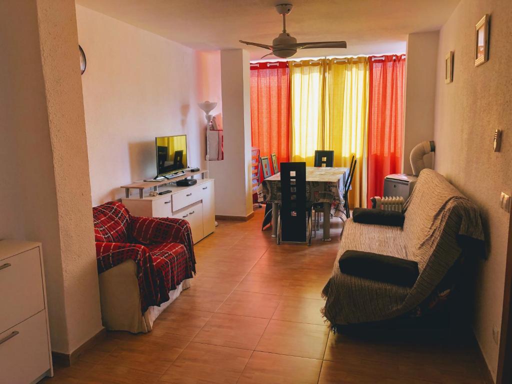 a living room with a couch and a dining room at Calle Santomera 17 in Torrevieja