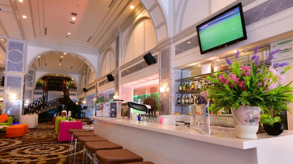 TV a/nebo společenská místnost v ubytování Patong Resort Hotel - SHA Extra Plus
