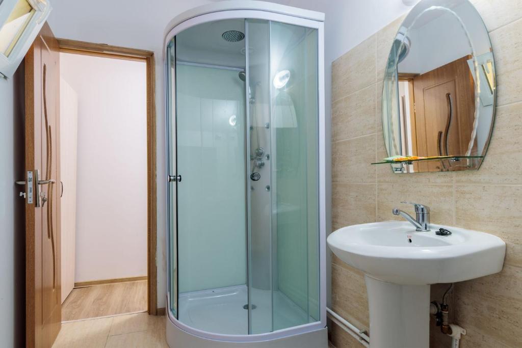 Former Ceausescu's Vila Crizantema - Economy Double Room