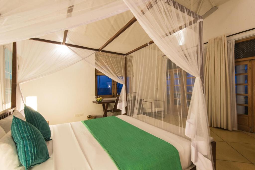 Postel nebo postele na pokoji v ubytování Jetwing Kottukal Beach House
