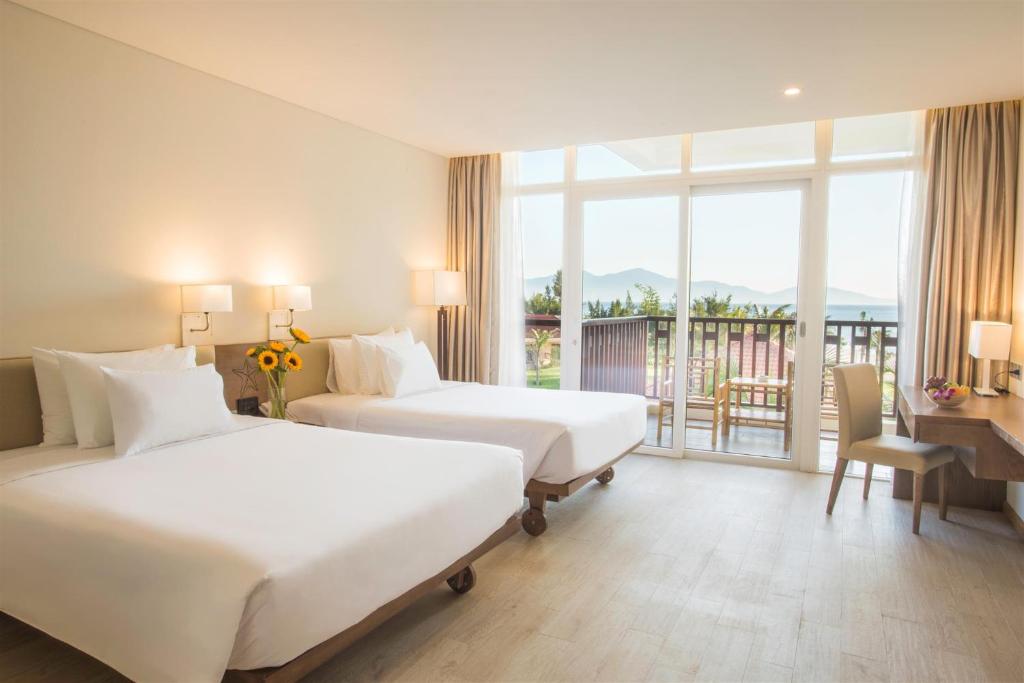 Premium Deluxe Twin Room with Balcony - Ocean View