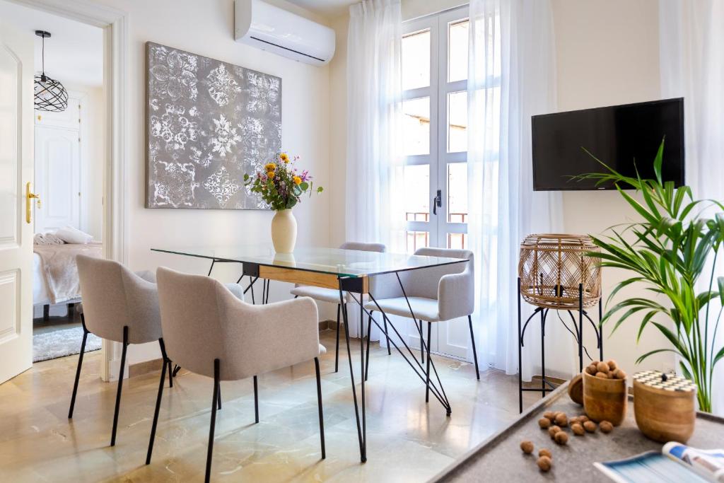 Televízia a/alebo spoločenská miestnosť v ubytovaní Genteel Home Reyes Católicos