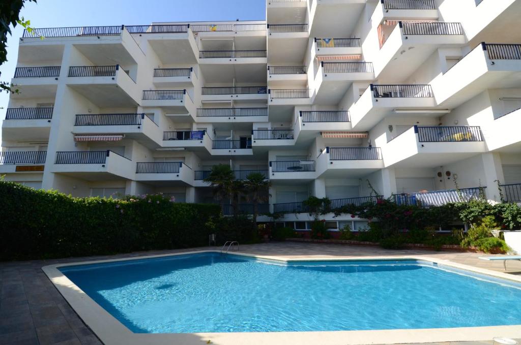 Bazén v ubytovaní Passeig Del Mar - apartamentos primera linea alebo v jeho blízkosti