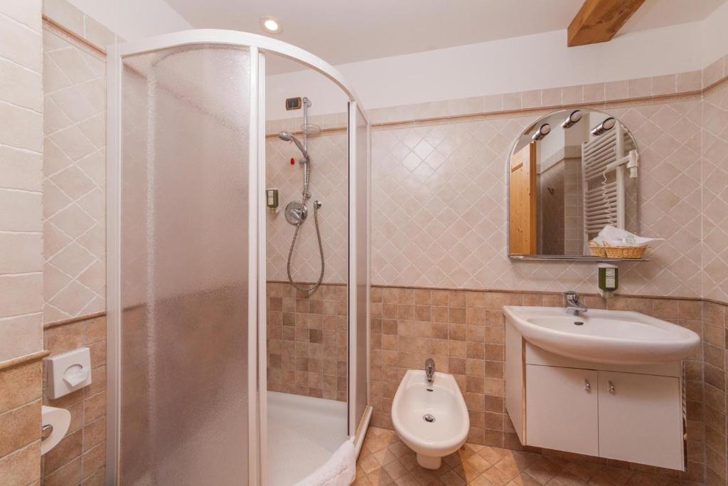 A bathroom at Malga Ces