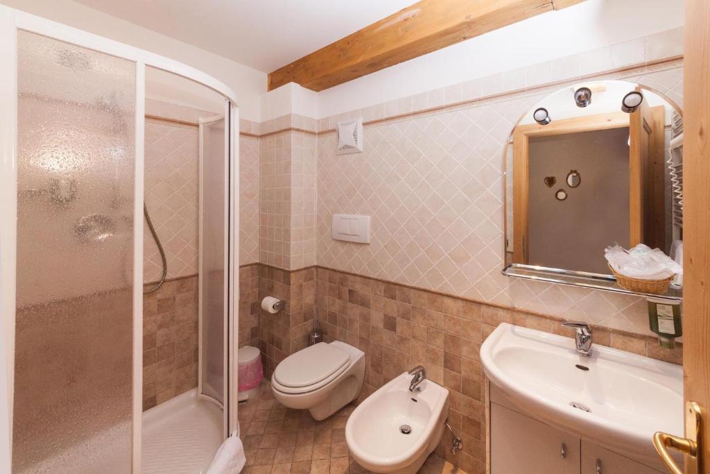 A bathroom at Malga Ces