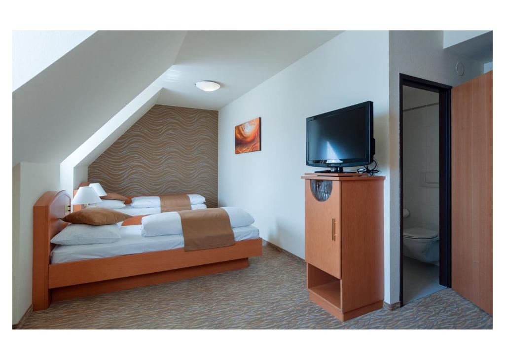 Postel nebo postele na pokoji v ubytování Club Hotel Cortina